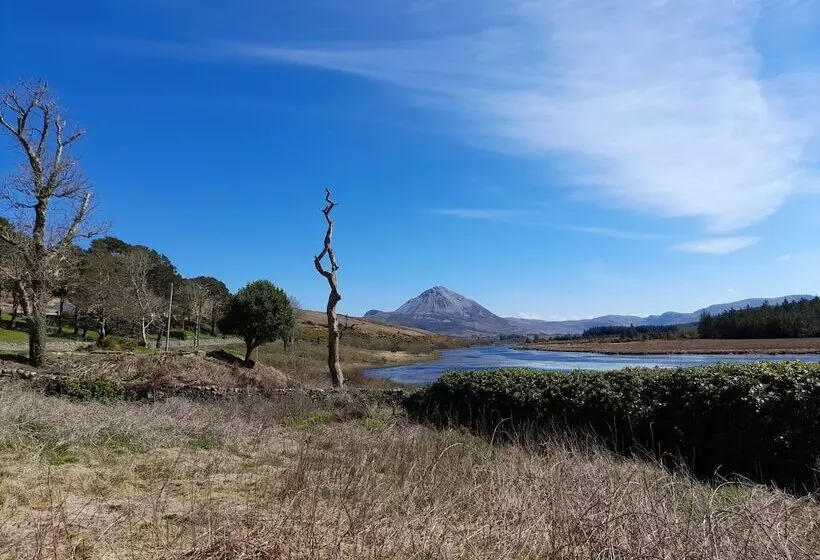 Teac Chondai Thatched Cottage