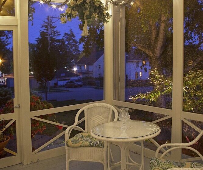 Honeybee Inn Bed & Breakfast