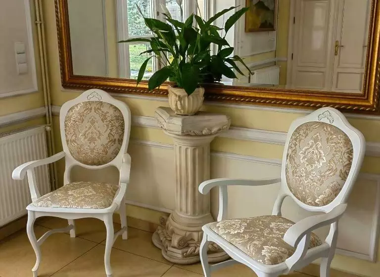 هتل Dworek Wola Ociecka