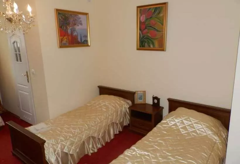 هتل Dworek Wola Ociecka