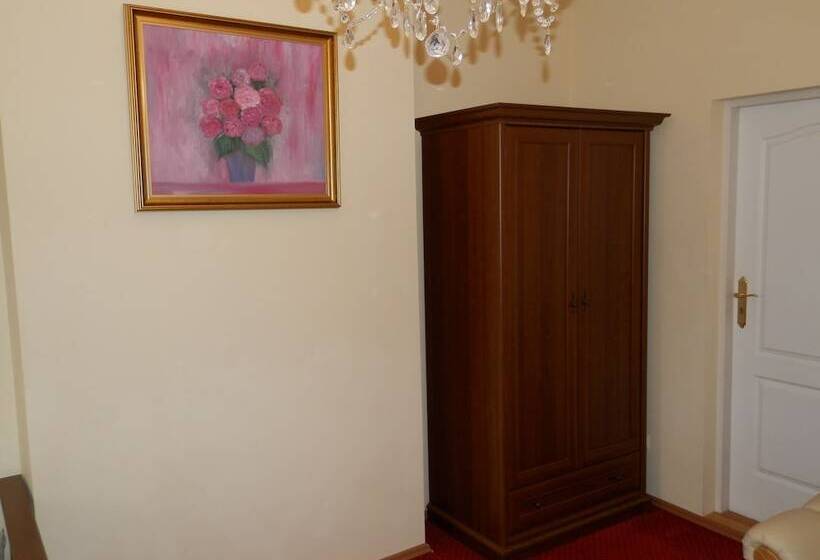 فندق Dworek Wola Ociecka