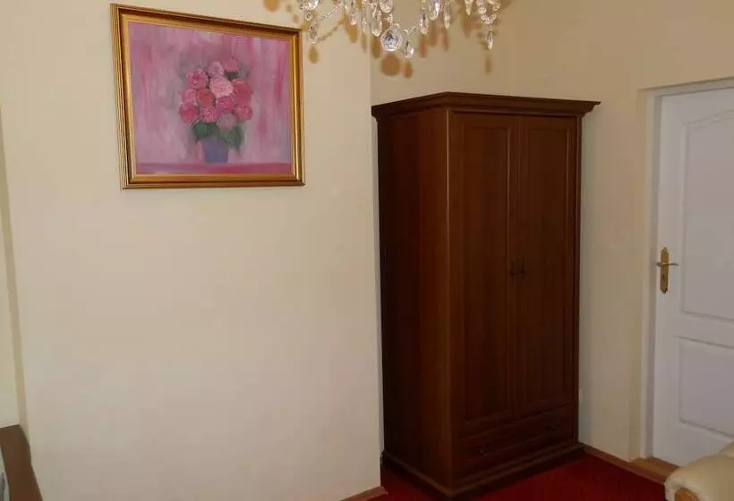 هتل Dworek Wola Ociecka