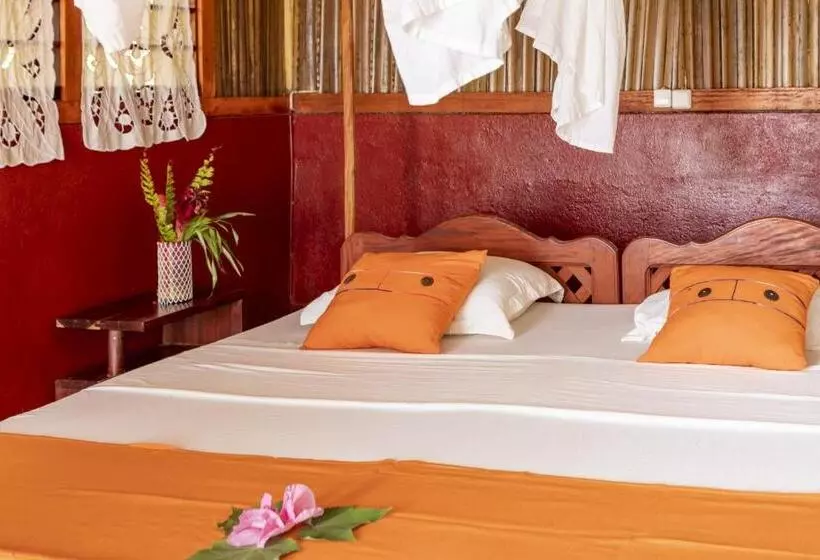 هتل Floraly Komba