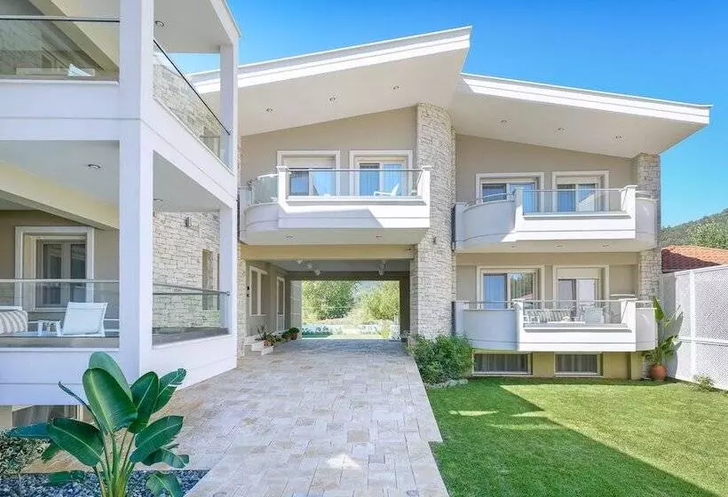 Hotelli Lobelia Luxury Suites