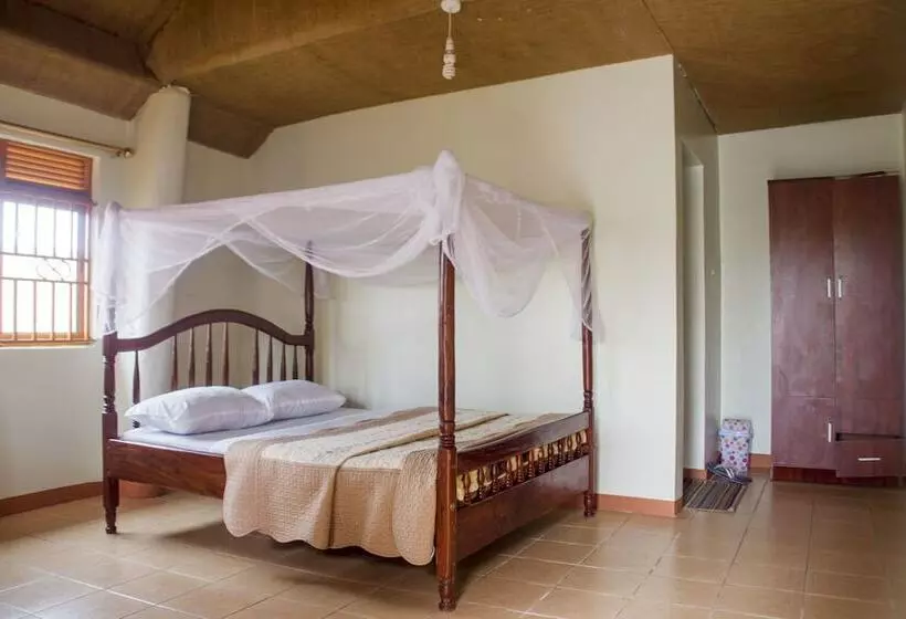 هتل Satellite Holiday Resort