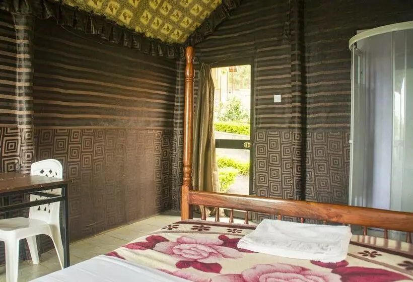 هتل Satellite Holiday Resort