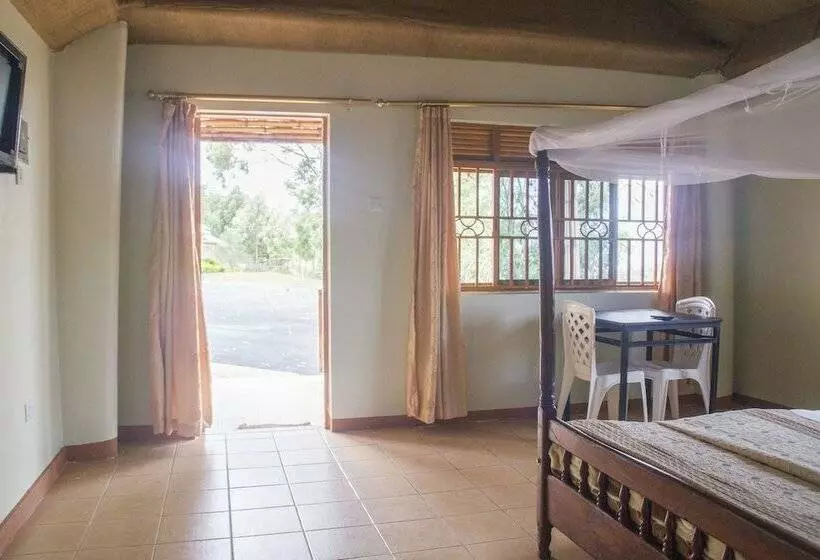 هتل Satellite Holiday Resort