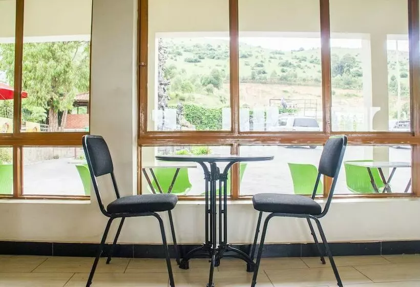 هتل Satellite Holiday Resort