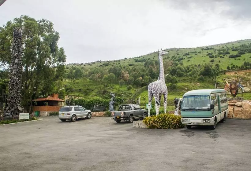 هتل Satellite Holiday Resort