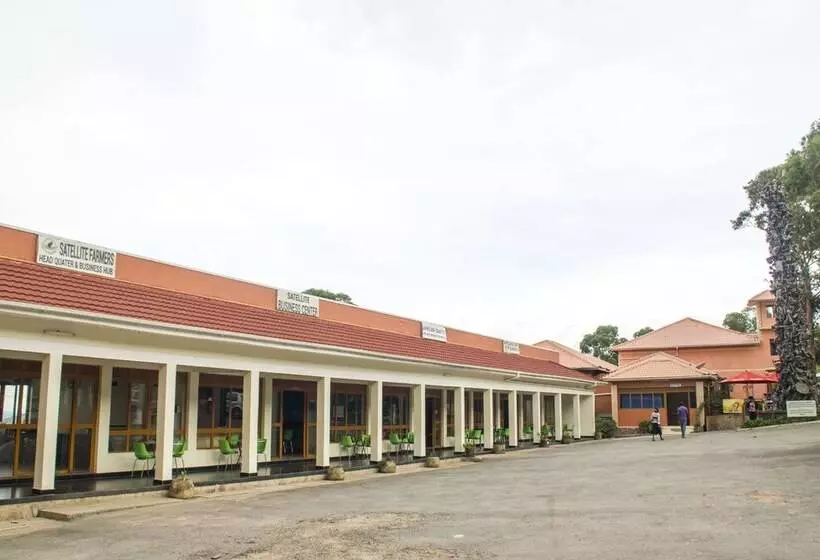 هتل Satellite Holiday Resort