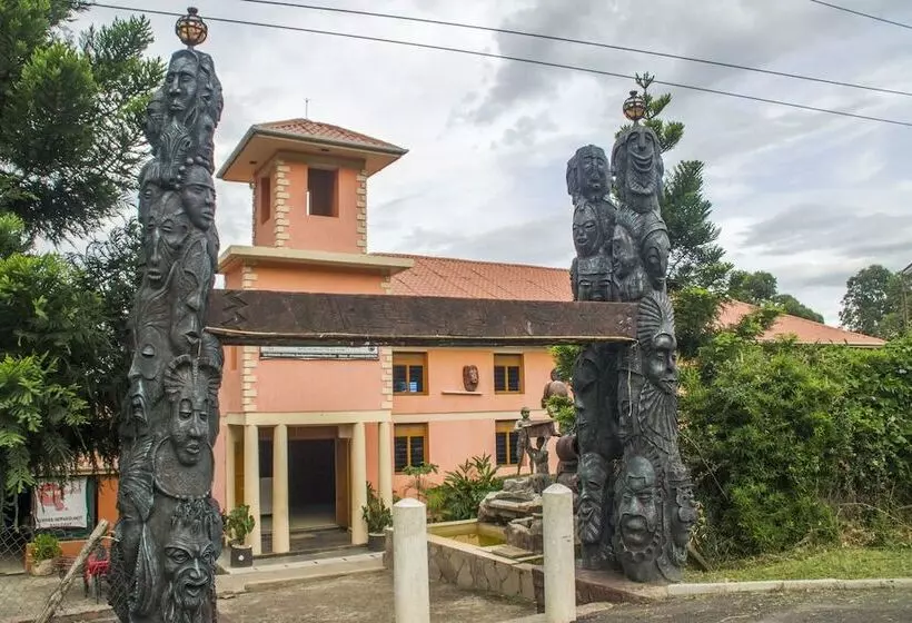 هتل Satellite Holiday Resort