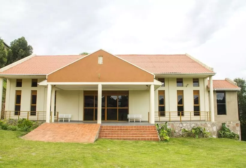 هتل Satellite Holiday Resort