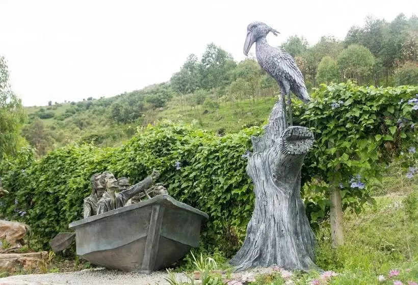 هتل Satellite Holiday Resort