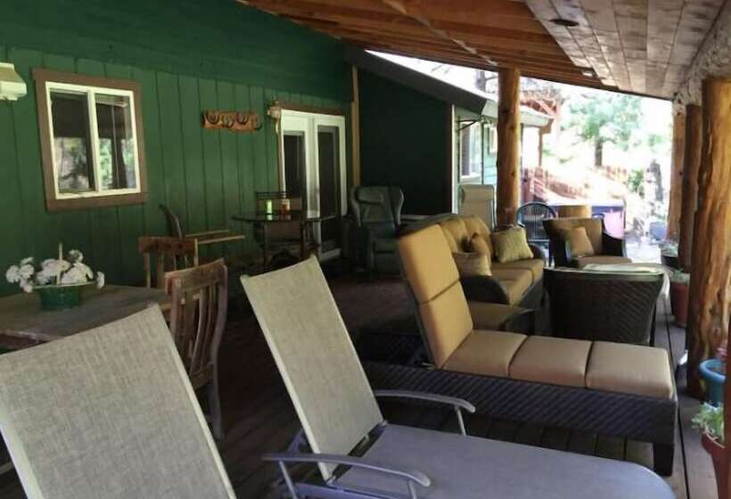 酒店 The Last Resort Lodge