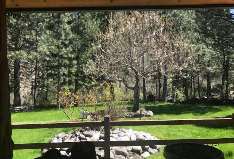 酒店 The Last Resort Lodge