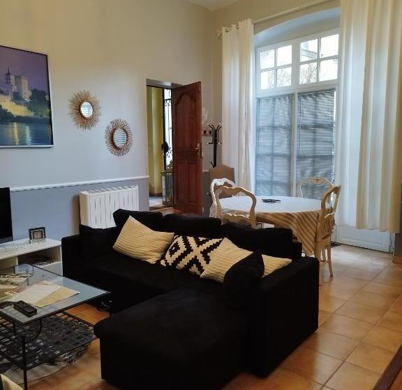 膳宿费 Entre Vignes Et Dentelles