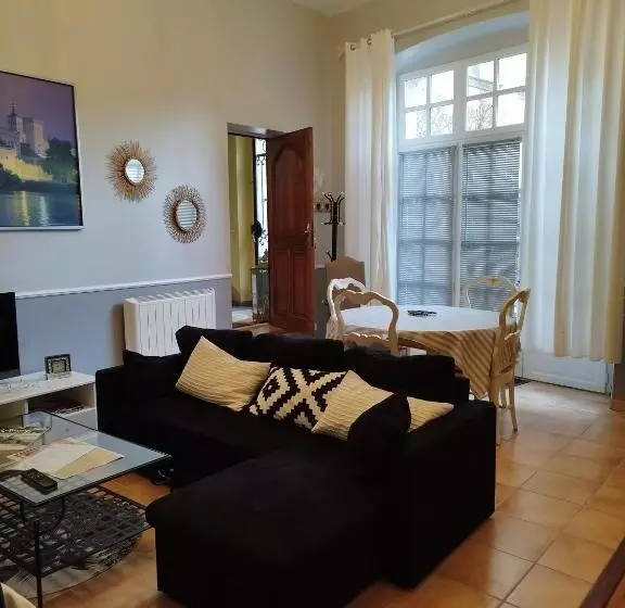 ペンション Entre Vignes Et Dentelles