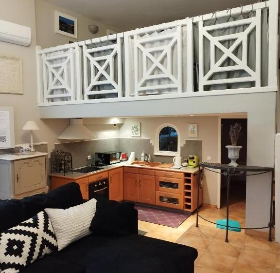 膳宿费 Entre Vignes Et Dentelles