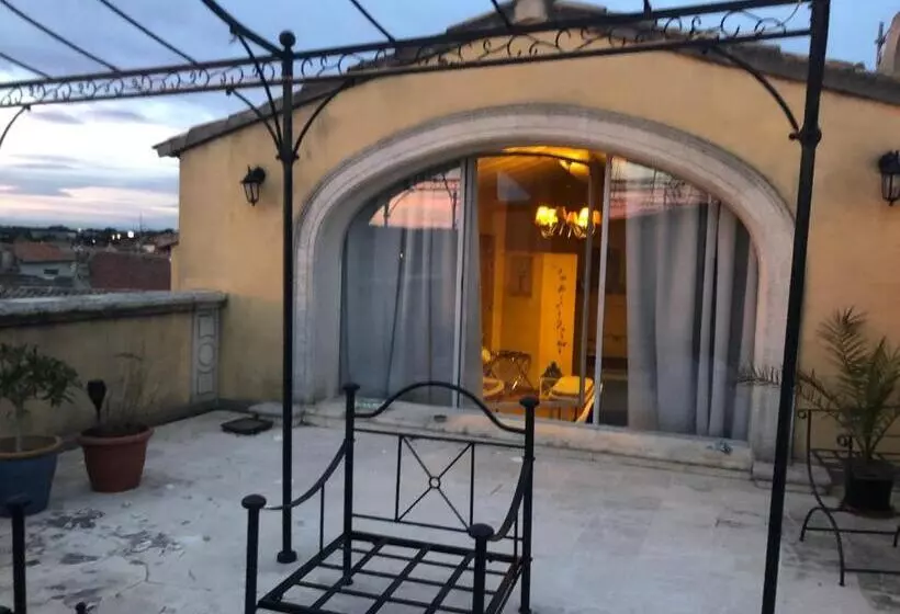 ペンション Entre Vignes Et Dentelles