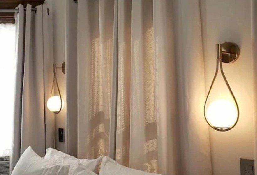 פנסיון Shadowcrest