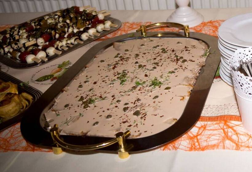 פנסיון Zur Rotenfelsstube