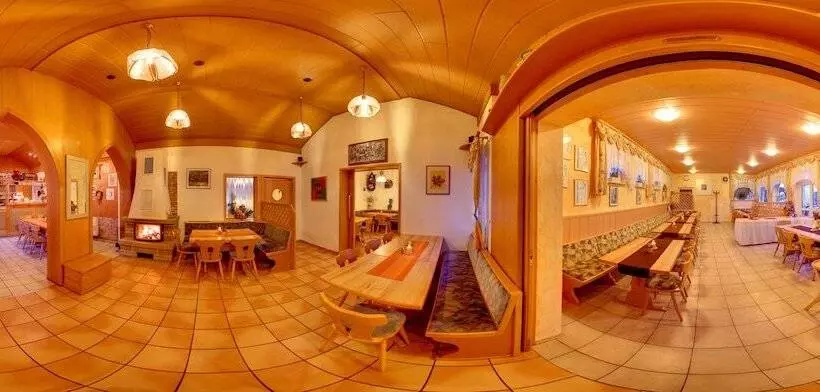 Majatalo Zur Rotenfelsstube