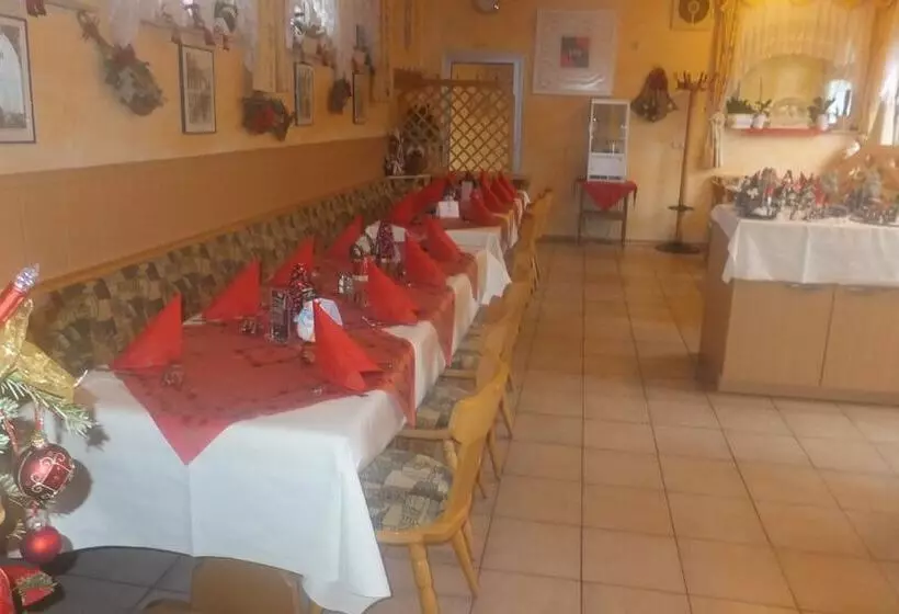 Majatalo Zur Rotenfelsstube