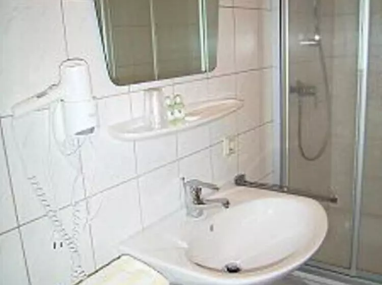 Majatalo Zur Rotenfelsstube