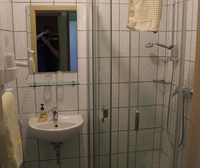 פנסיון Zur Rotenfelsstube