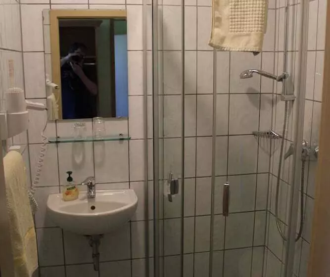 Majatalo Zur Rotenfelsstube