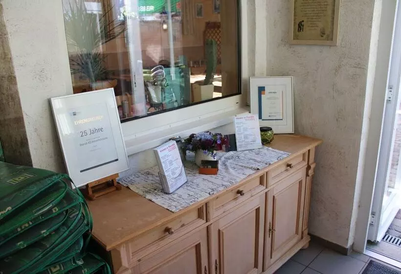 Majatalo Zur Rotenfelsstube