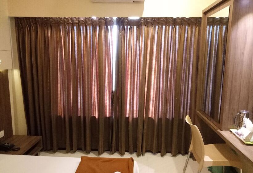 Royal Guest House Hostel