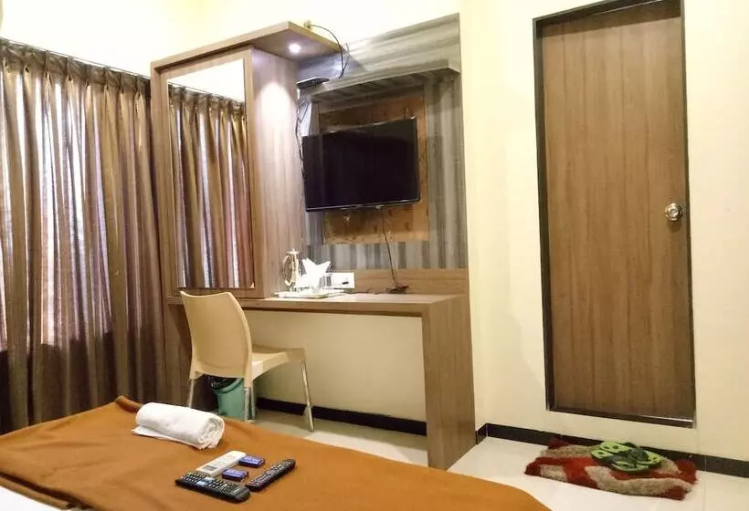 Royal Guest House   Hostel