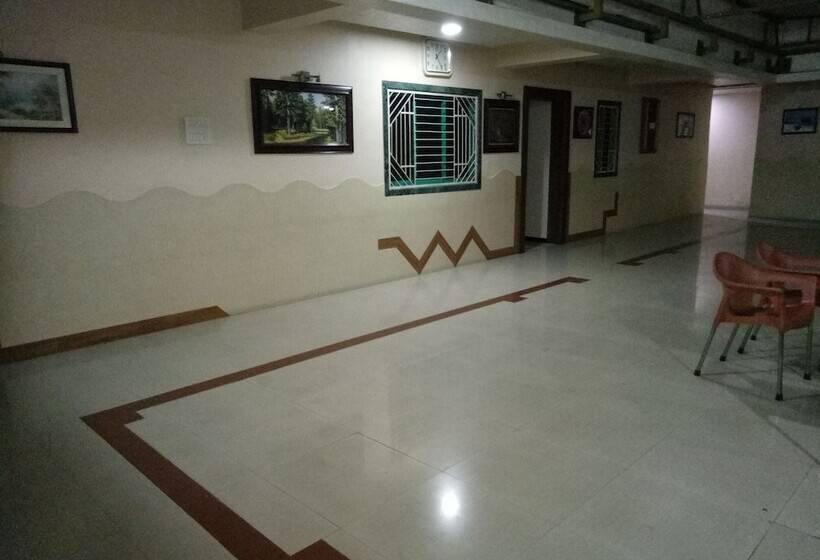 Royal Guest House Hostel