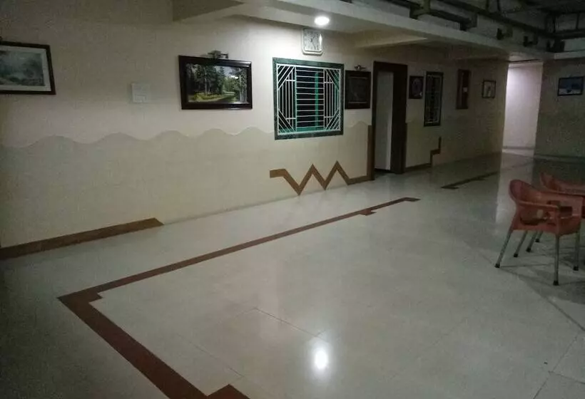 Royal Guest House   Hostel