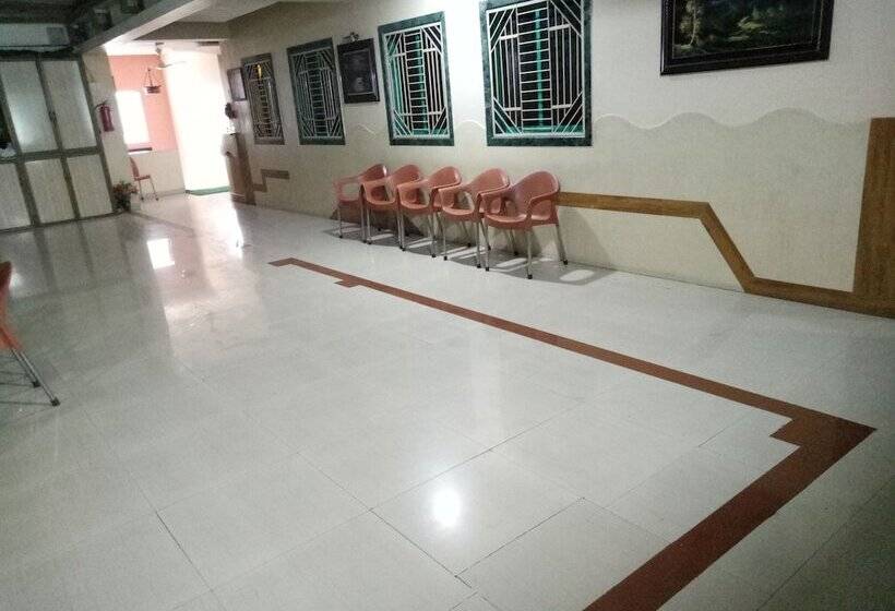 Royal Guest House Hostel