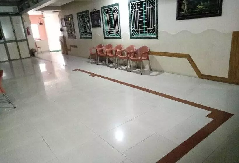 Royal Guest House   Hostel