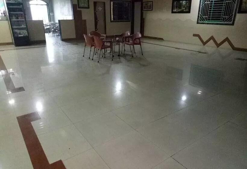 Royal Guest House   Hostel