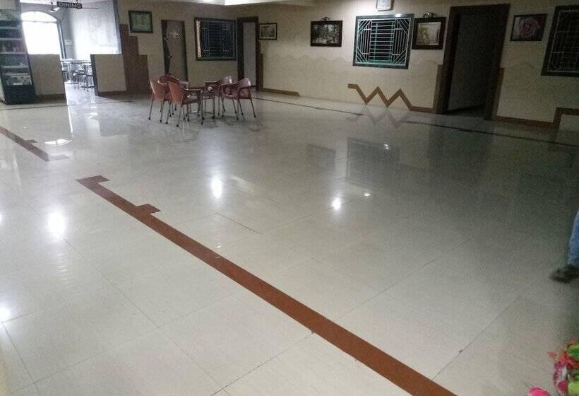 Royal Guest House   Hostel