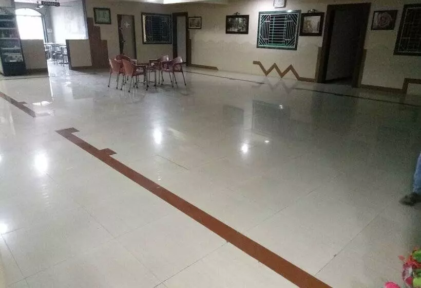 Royal Guest House   Hostel