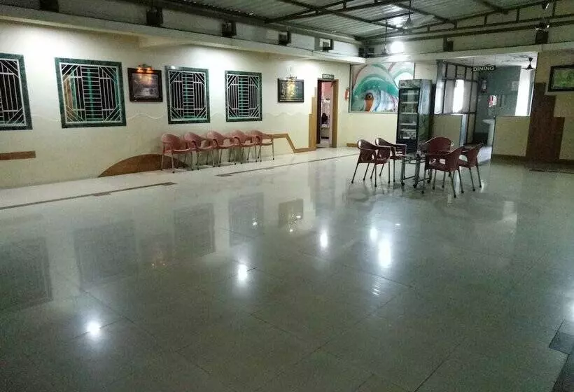 Royal Guest House   Hostel