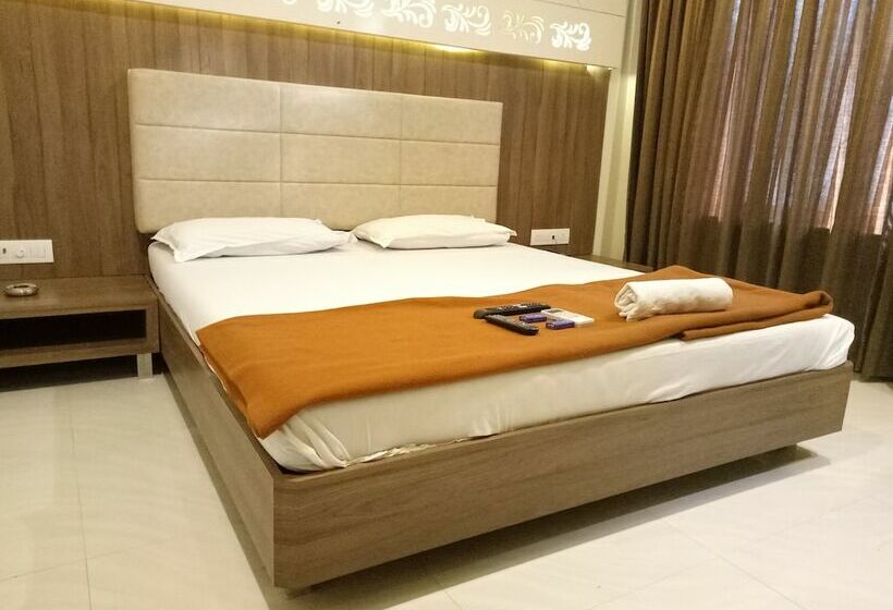 Royal Guest House Hostel