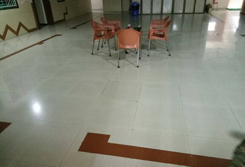 Royal Guest House Hostel