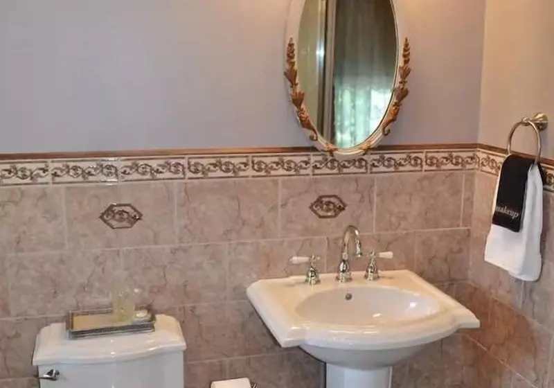 The Conner House B&b