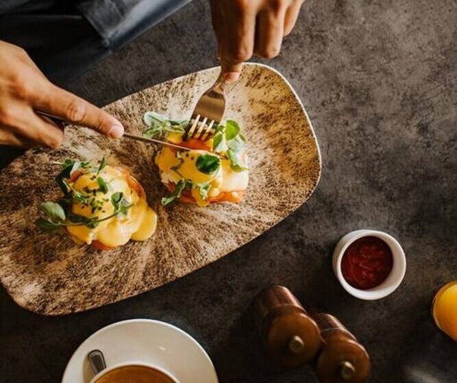 Отель The Stratton House