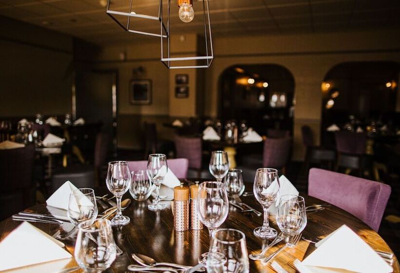 Отель The Stratton House