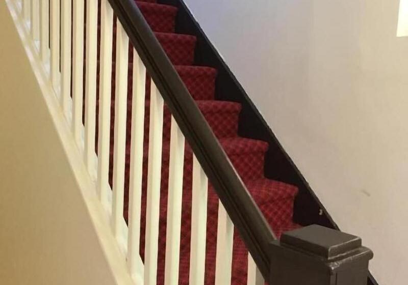 Kamway Lodge & Travel Hostel