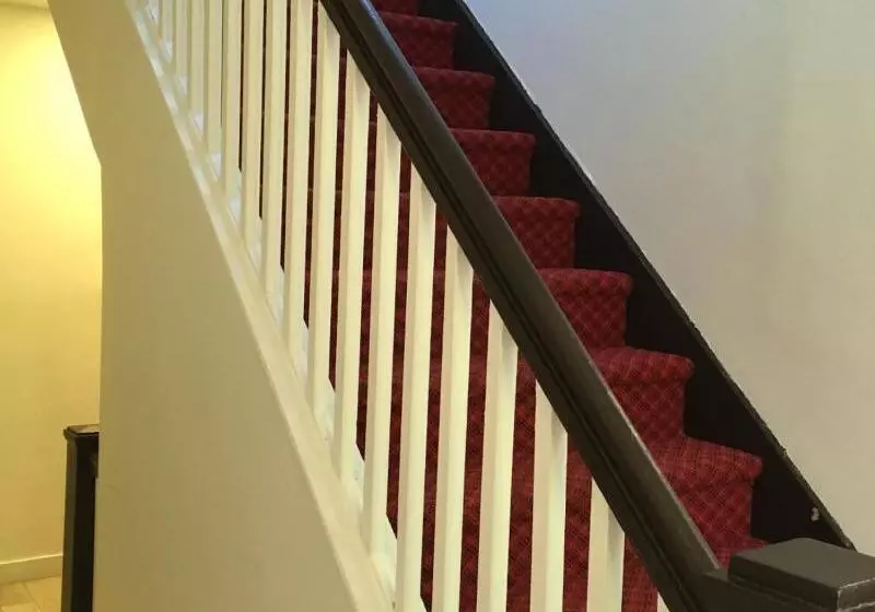 Kamway Lodge & Travel   Hostel