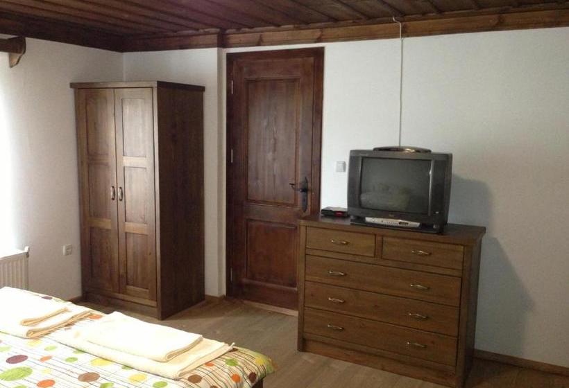 פנסיון Ristevata Guest House