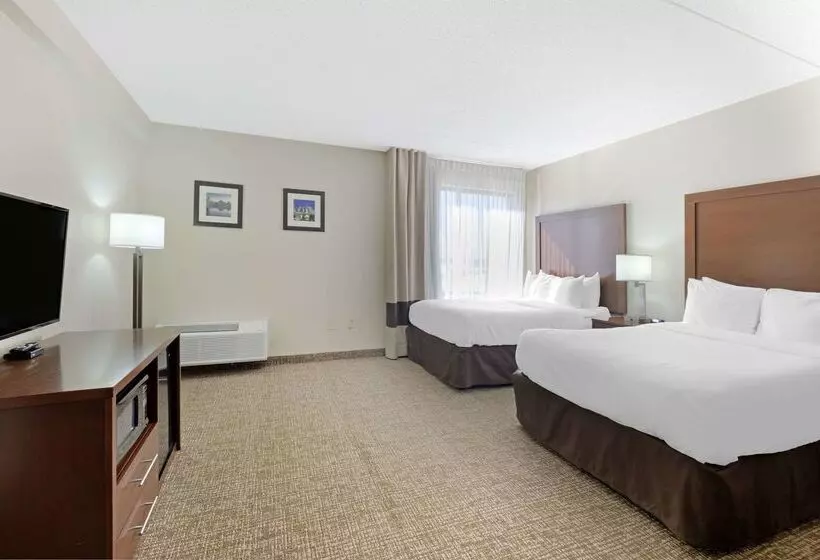 בית מלון כפרי Comfort Inn & Suites